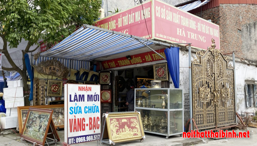 Cửa hàng đồ thờ - tranh đồng Hà Trung ở Tiền Hải, Thái Bình
